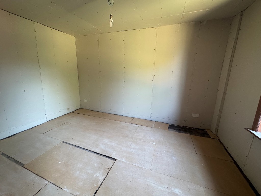 Lot: 144 - FREEHOLD DETACHED PERIOD FARMHOUSE, STUDIO APARTMENT OVER QUADRUPLE GARAGE - RESIDENTIAL INVESTMENT - Farmhouse - bedroom 5